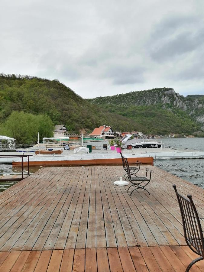Vila Hercules Dubova Exteriör bild