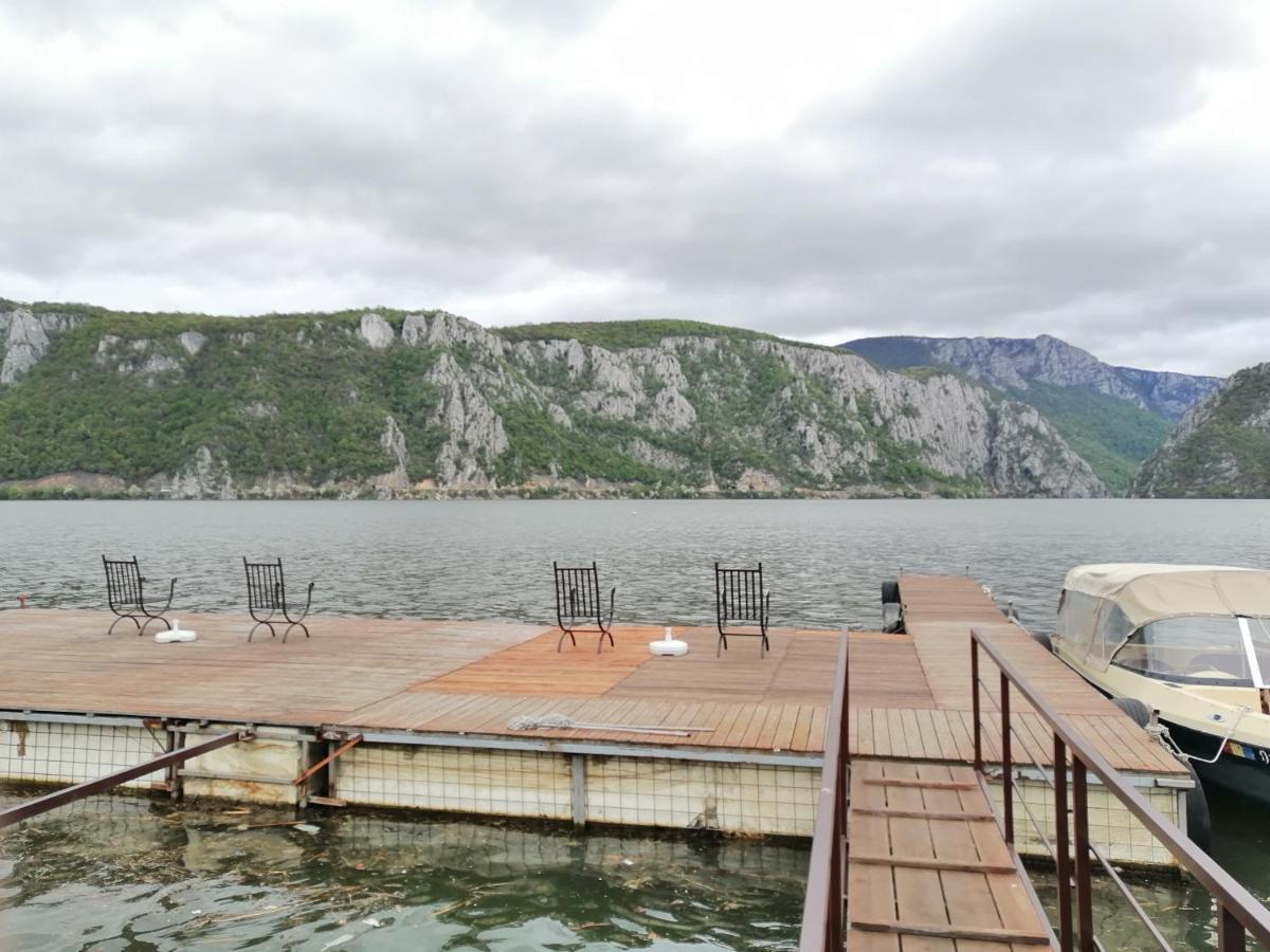 Vila Hercules Dubova Exteriör bild