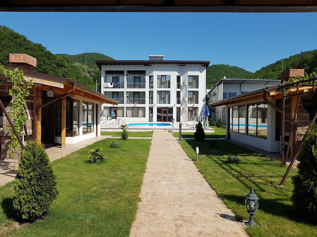 Vila Hercules Dubova Exteriör bild